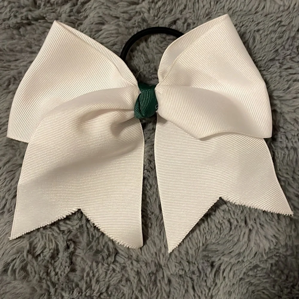 Bundle of 7 green and white cheer bows